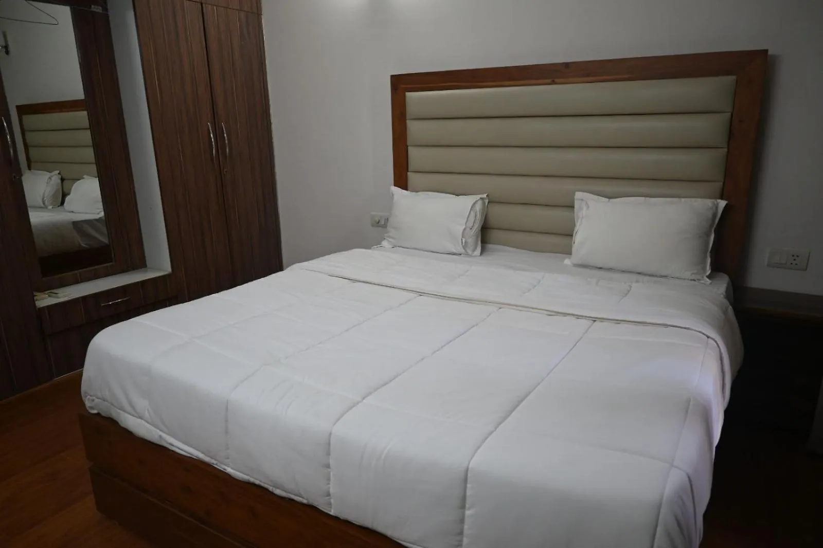 Studio And 1Bhk Apartments 구르가온