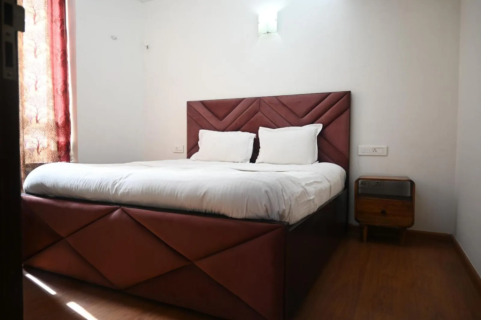 Studio And 1Bhk Apartments 구르가온 0*,  인도