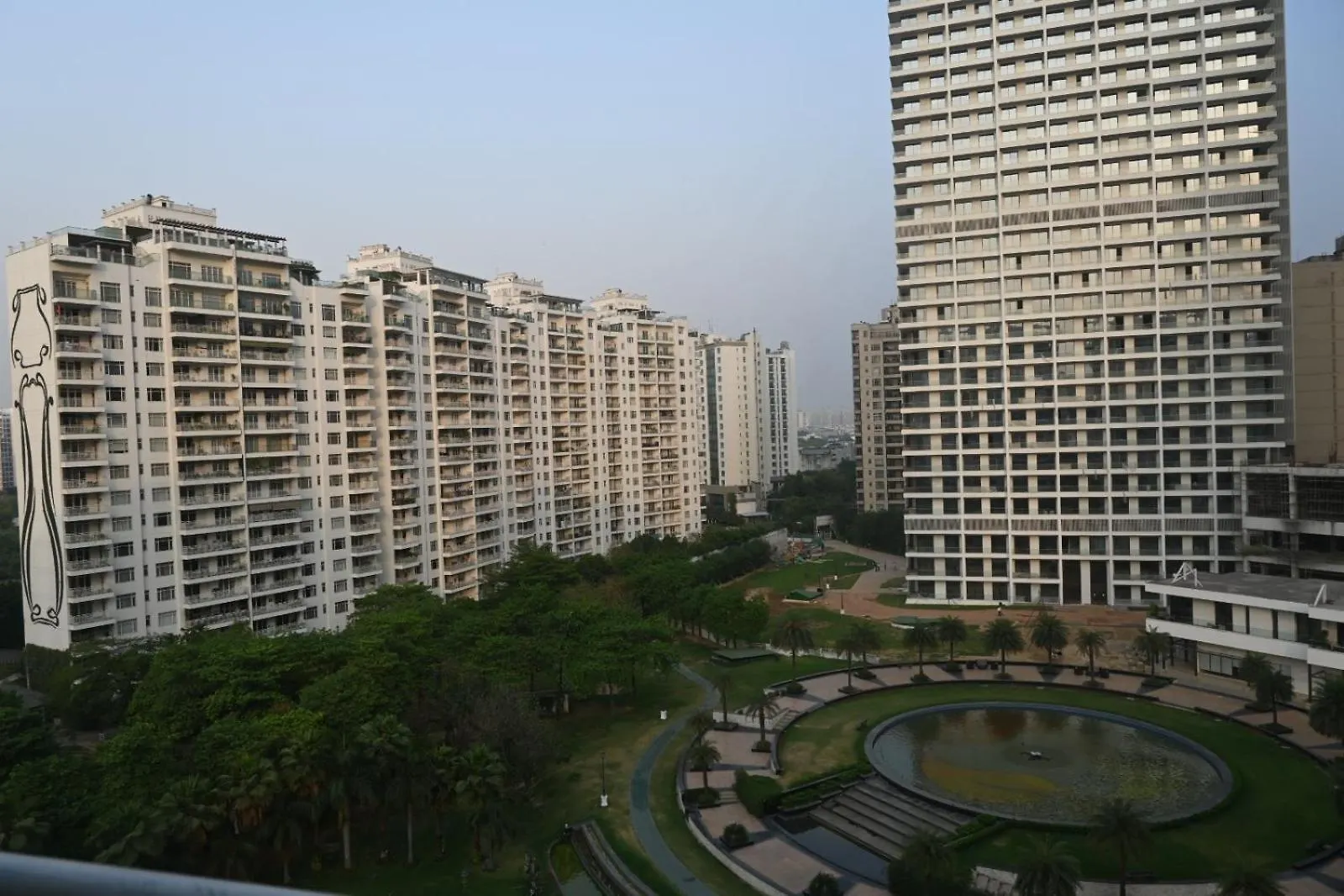 Studio And 1Bhk Apartments 구르가온 0*,